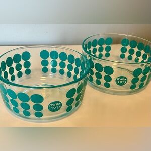 Pyrex 1915 Aqua Dot Mixing Bowls Set of 2
32 oz  2015 Anniversary